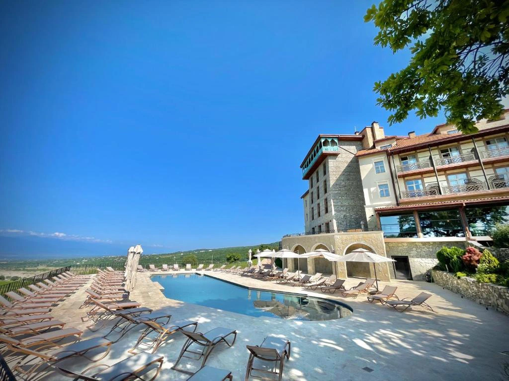 Бассейн отеля Agarani Estate